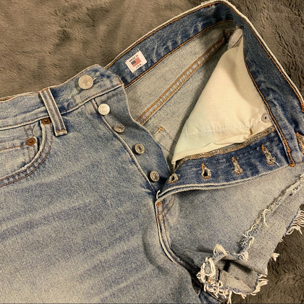 Re/Done the shorts in Dirty Destroy Button Fly - Picture 4 of 14